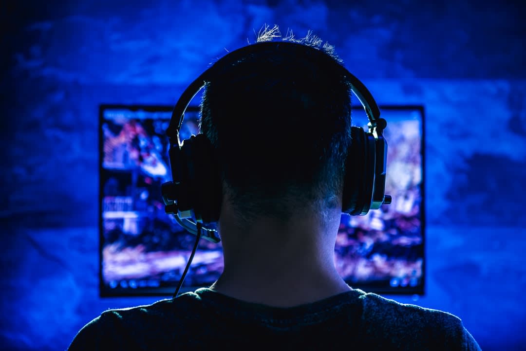 The Dark and Bright Sides of Online Casinos